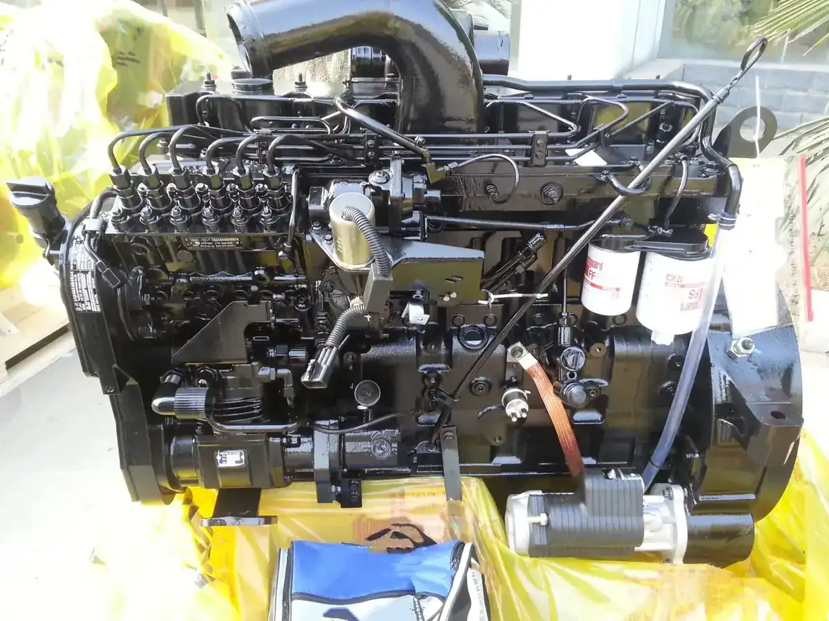 Cummins C220-20 Diesel Engine 220HP Vehicle Engine Assembly shown from another angle