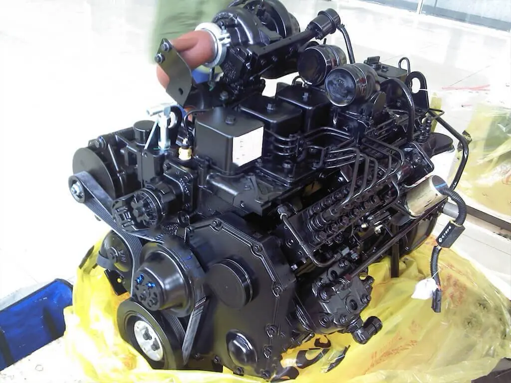 Cummins B190-33 Diesel Engine 190HP Vehicle Engine Assembly shown from another angle