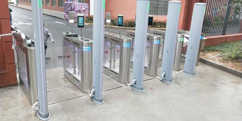 Single panel metal detector control display