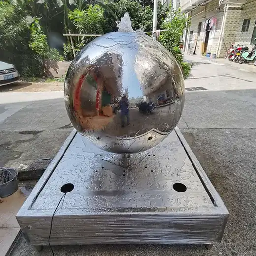 Wasserspiele aus Edelstahlkugeln