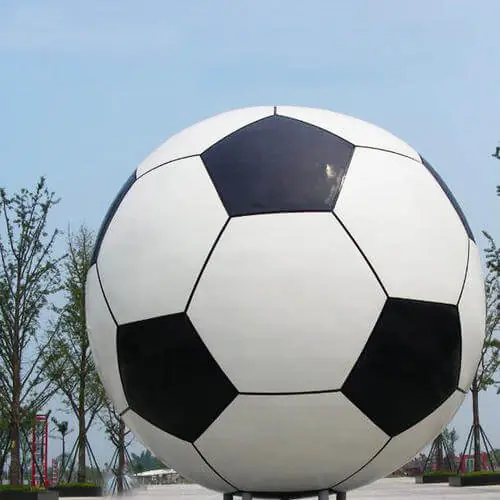 Edelstahlball im Fußball-Design