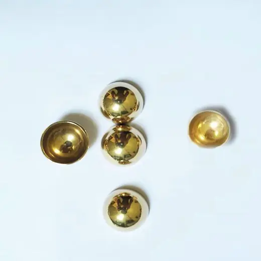 Hohle Halbkugeln aus Messing