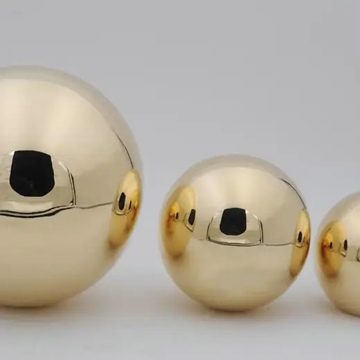 Große hohle Messingkugeln