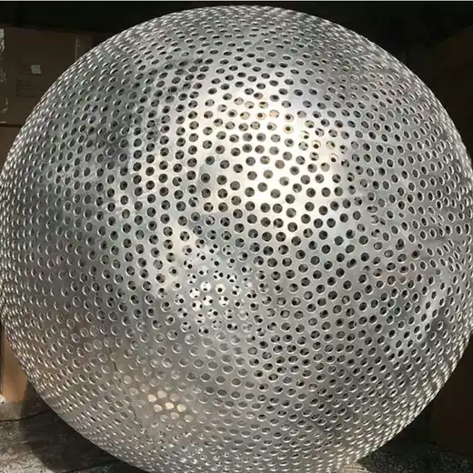 Große perforierte Aluminiumkugel