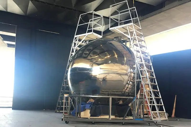 3,6 Meter große Stahlkugeln für das Santa Fe Opera Theater