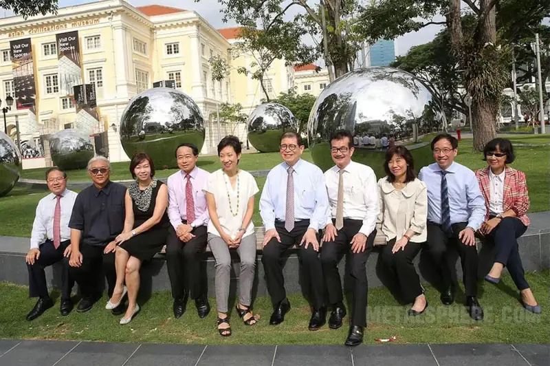 Große Edelstahl-Blickgloben in Singapur installiert