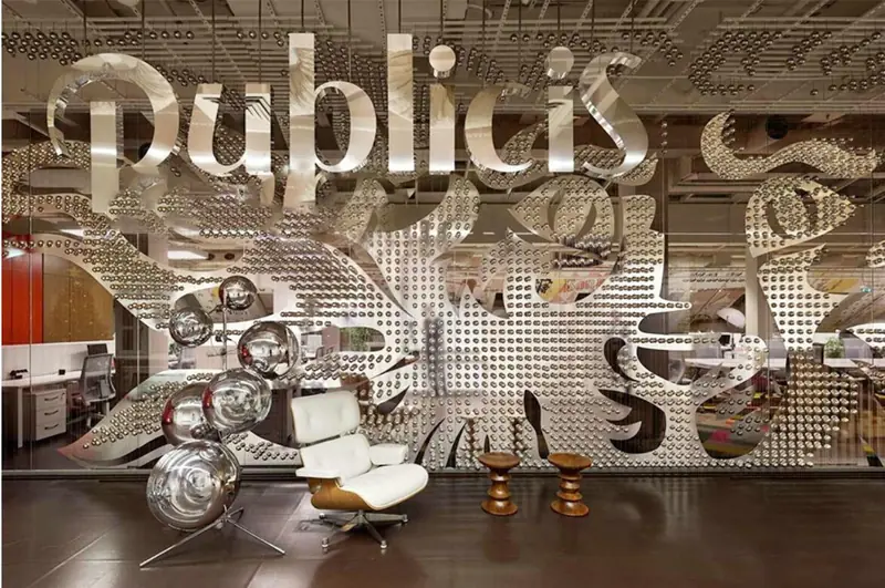 Abgehängte hohle Edelstahlkugeln für Publicis Russland