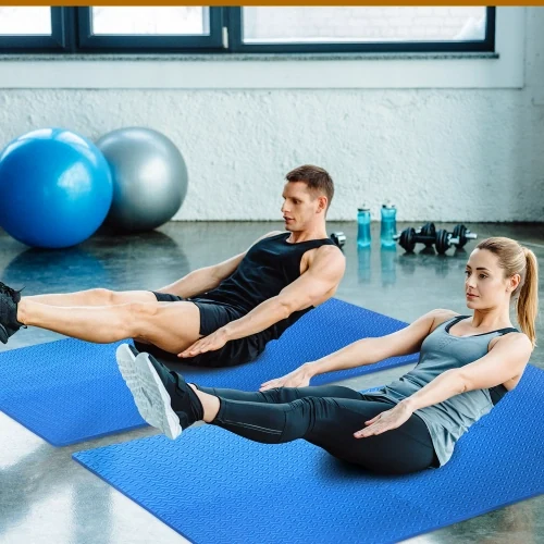 EVA-Schaumstoffmatten mit Blattmuster, verlegt als Bodenbelag unter Fitnessgeräten