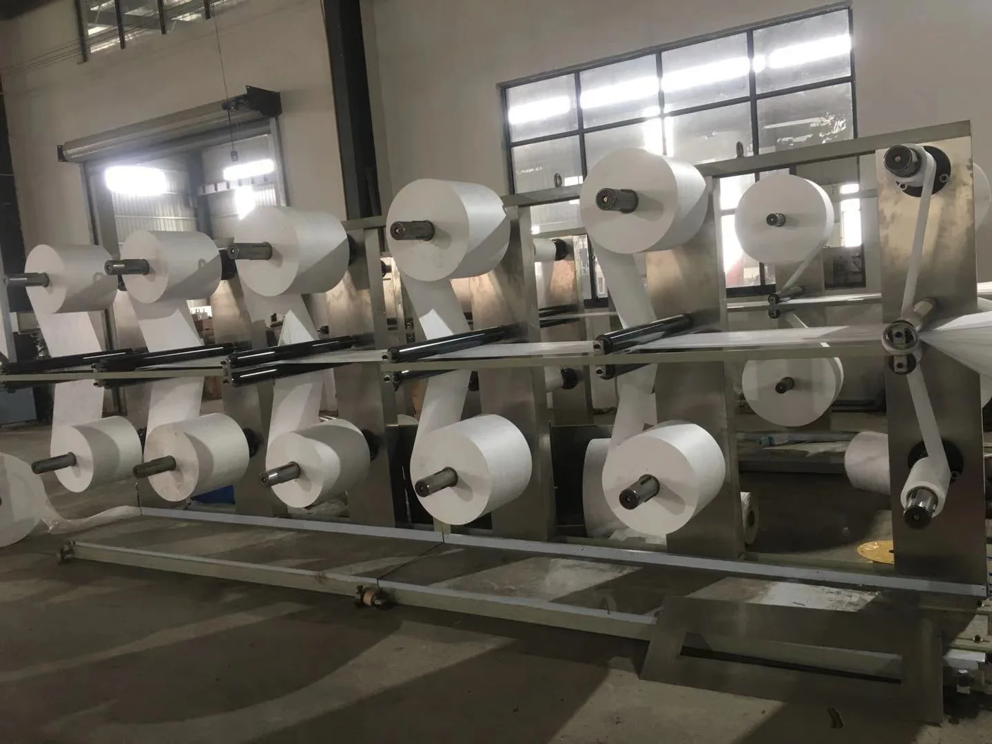 Vliesverarbeitungsmaschinen rund um Ihr fertiges Produkt