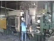 Zona de tratamiento de superficie: aquí se procesan las piezas fundidas antes del acabado final.
