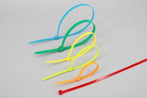 Bridas de nailon autoblocantes DM-3.6*150 mm conformes a UL para el atado de cables