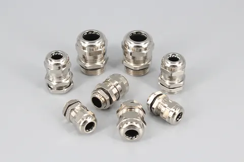 Prensaestopas metálico estanco IP68 de latón o acero inoxidable con rosca PG