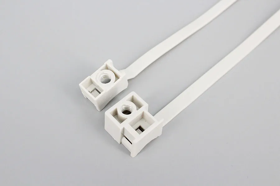 Saddle mounting cable ties with plastic screw 165MTS / 180MTS