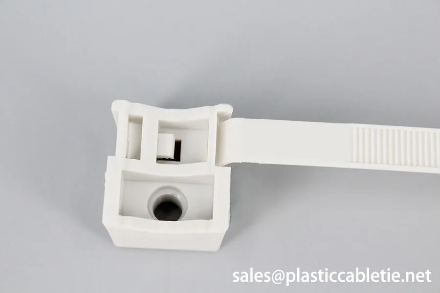 Saddle mounting cable ties with plastic screw 165MTS / 180MTS