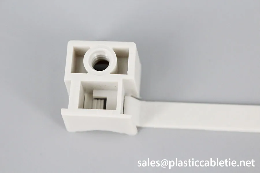 Saddle mounting cable ties with plastic screw 165MTS / 180MTS