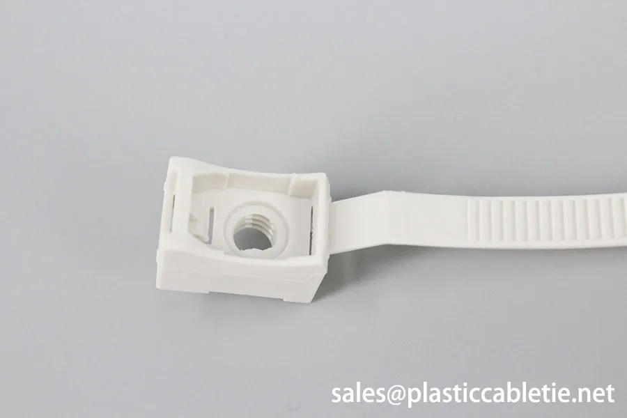 Saddle mounting cable ties with plastic screw 165MTS / 180MTS