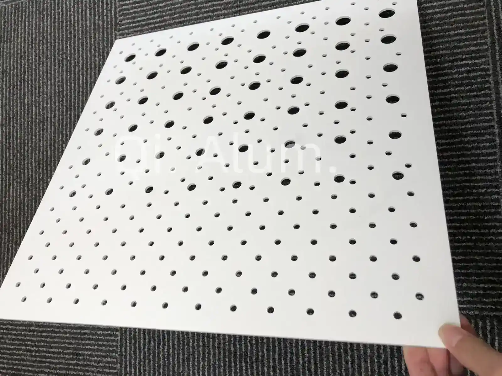 Aluminium-Lochbleche für Vorhangfassaden und Vollblech-Fassadenpaneel — 7