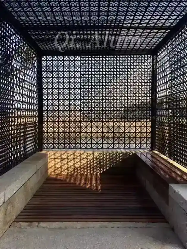 لوح بشرائح ألمنيوم بتصميم عصري لأنظمة الجدران والحدائق الخارجية — 5