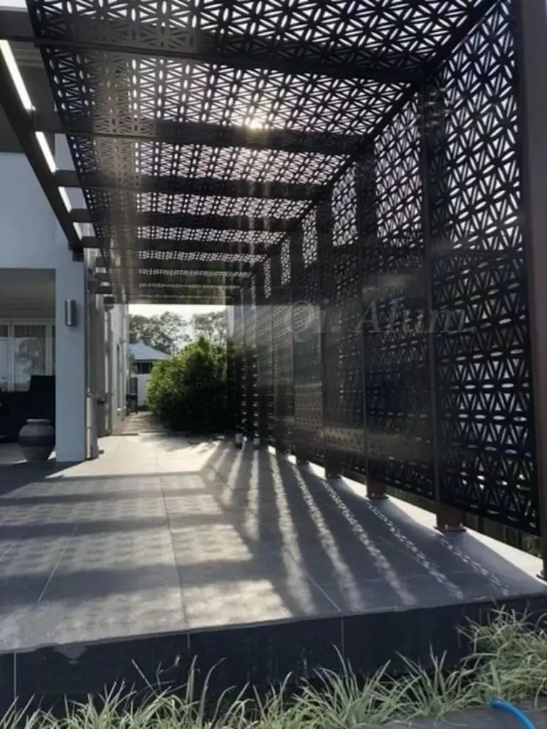 لوح بشرائح ألمنيوم بتصميم عصري لأنظمة الجدران والحدائق الخارجية — 4