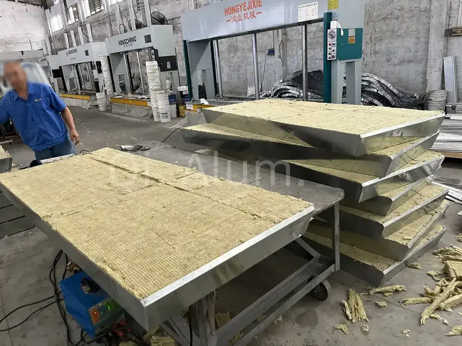 Simple Installation Modern Construction Curtain Wall Panel of GI Backpan Are Long Term for — 2