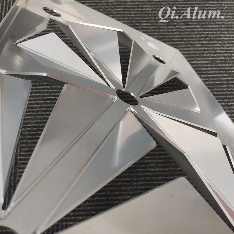 ألواح ألمنيوم مقطوعة بالـ CNC