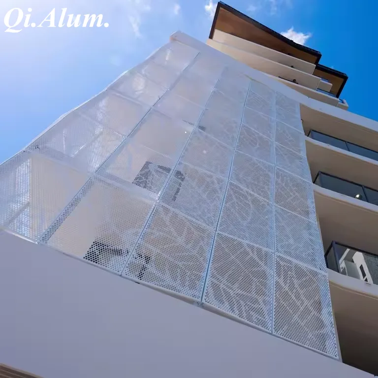 Fixing aluminium screen panels in front of a curtain wall