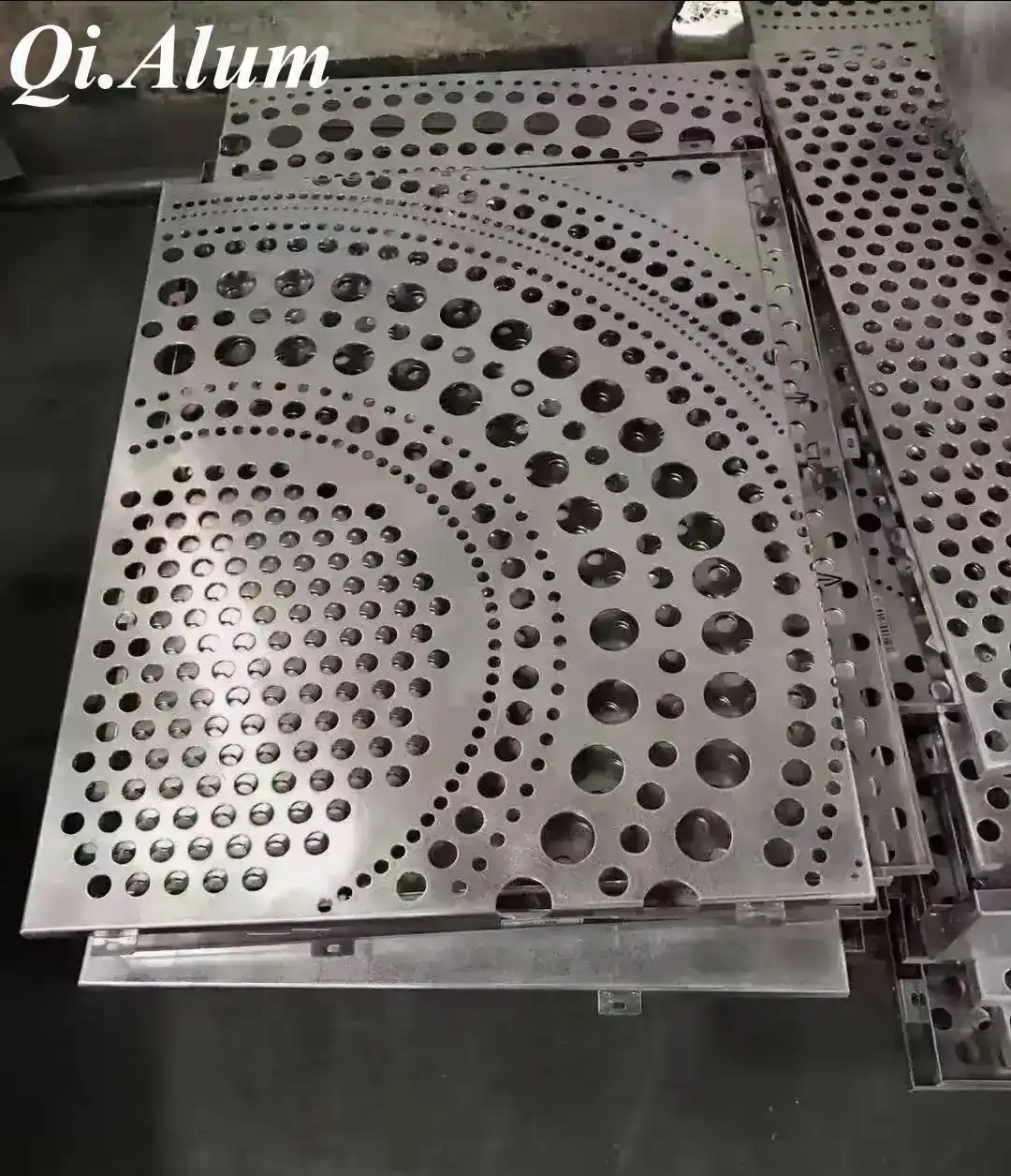 Perforated aluminium or stainless steel: which performs better outdoors?