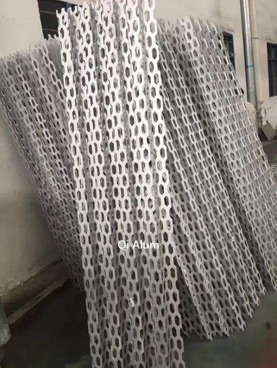 ألواح ألمنيوم مثقّبة