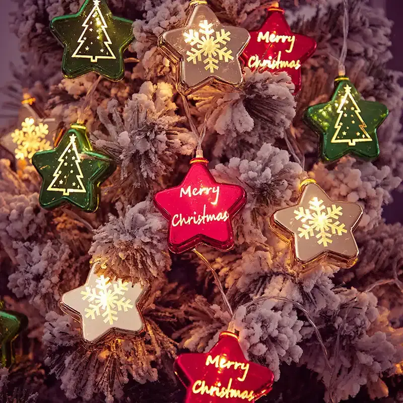 Weihnachtskugel- und Kranzlicht - Beleuchtete Kugeln, Hängeschmuck und vorbeleuchtete Kränze für Baum und Tür.