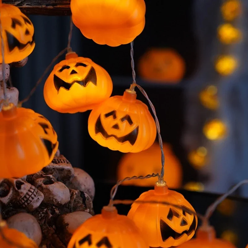 Halloween-Kürbis- und Figurenlicht - Kürbis-, Geister-, Totenkopf-, Skelett- und Spinnennetzlichter für die Halloween-Saison.