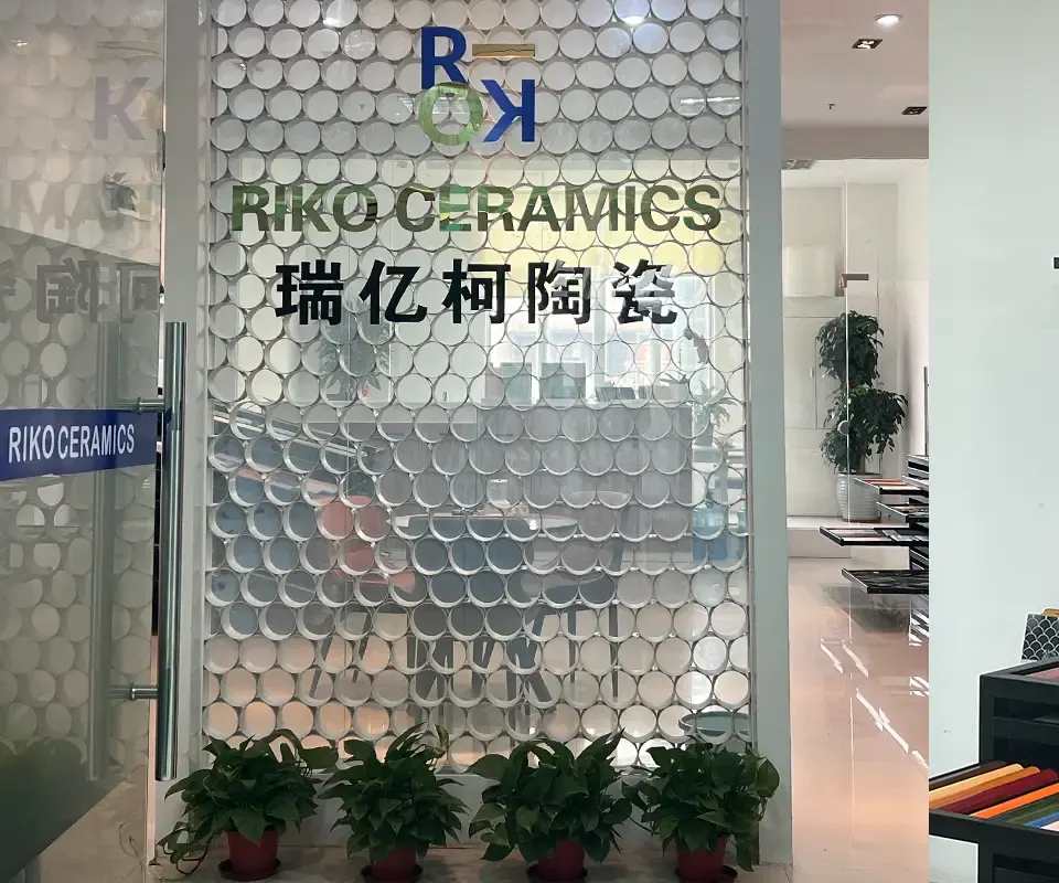 باب صالة عرض RIKO