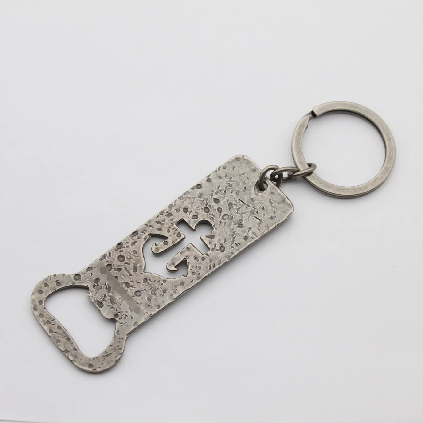 Close view of the hammered surface texture on the anchor keyring