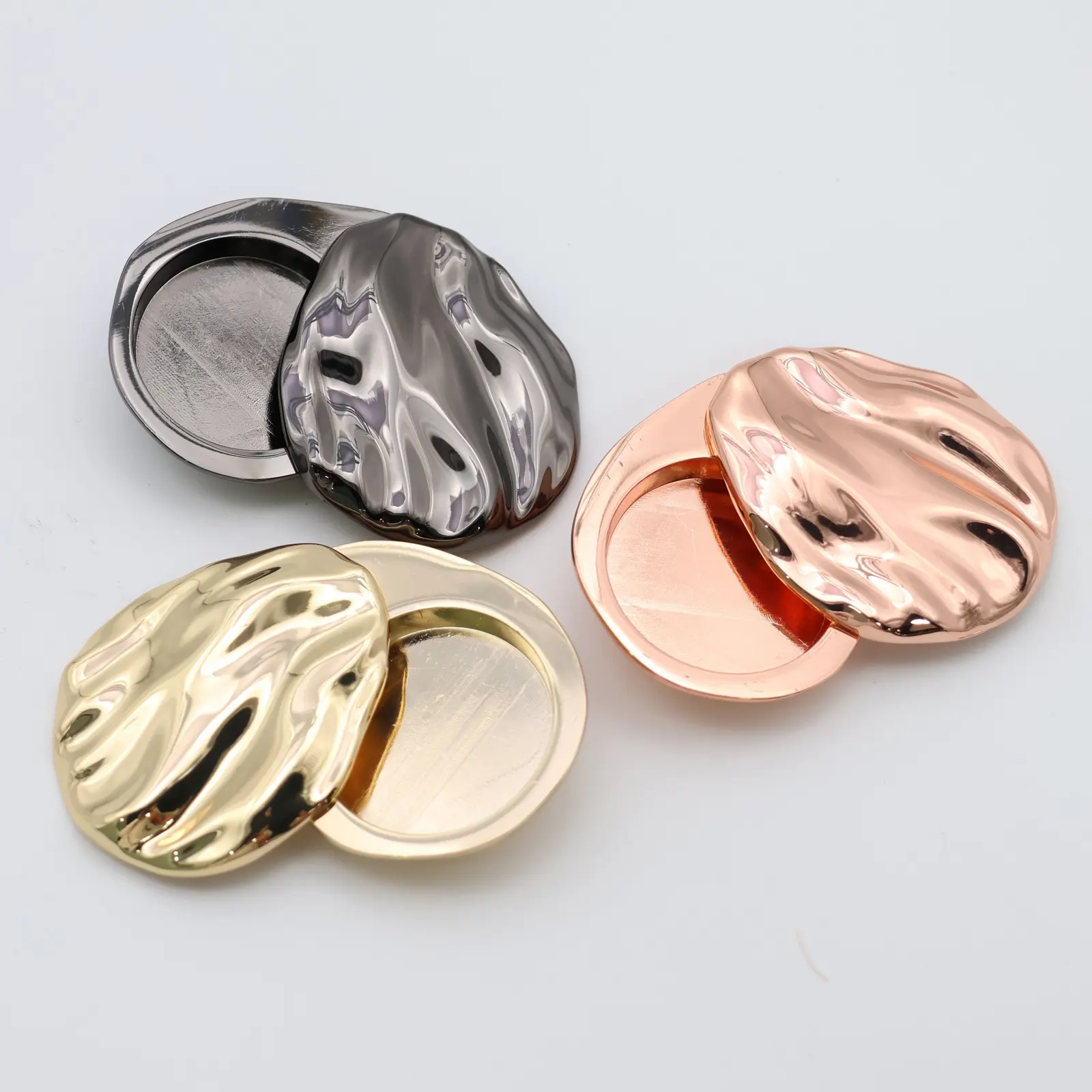 Close view of the wave pattern on the metal compact