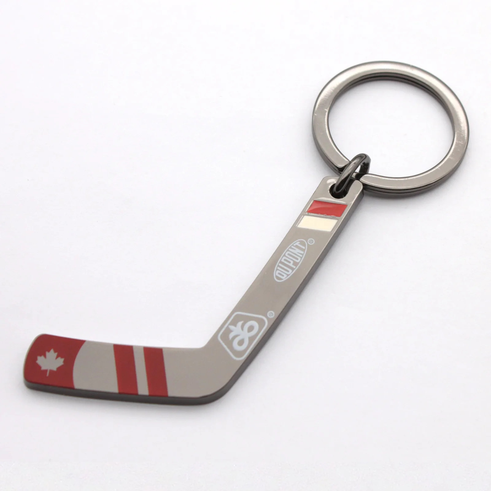 Close view of the printed and enamelled logo on the keyring