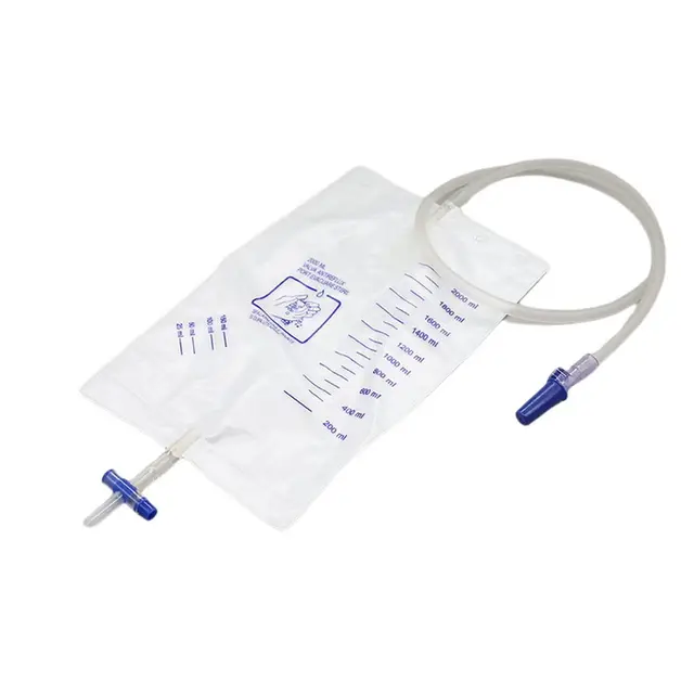 Urine bag with sampling port