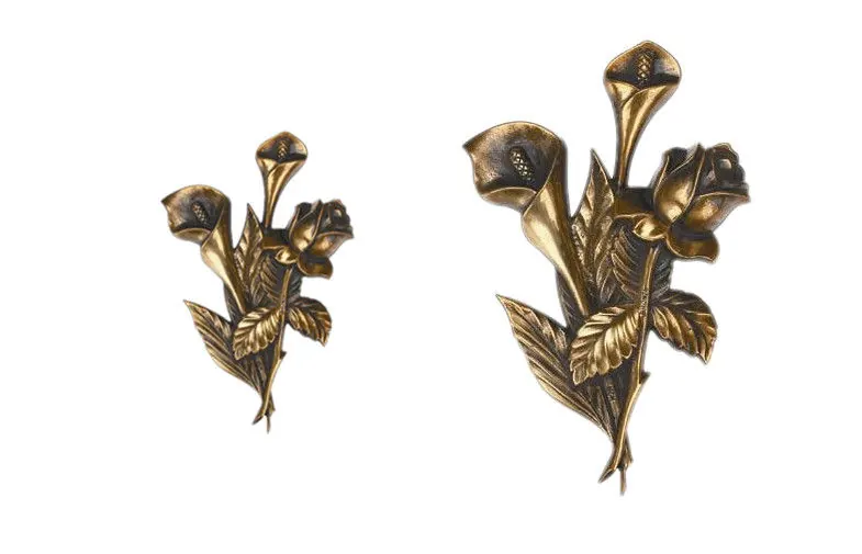 Flower Pattern Shape Grave Decorations High Strength Brass Materials view 2