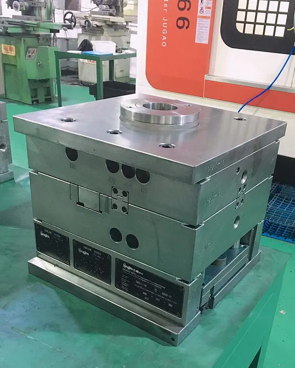 Foto einer Stahlformkavität von der Tooling-Seite