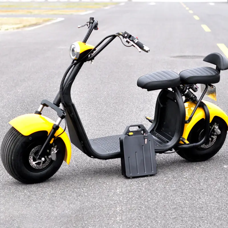 Neues Modell — zweirädriger E-Scooter mit Breitreifen, geländegängig, Motorradstil mit zwei Sitzen