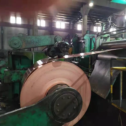 Bobina de lámina de cobre de canto mostrando el borde devanado