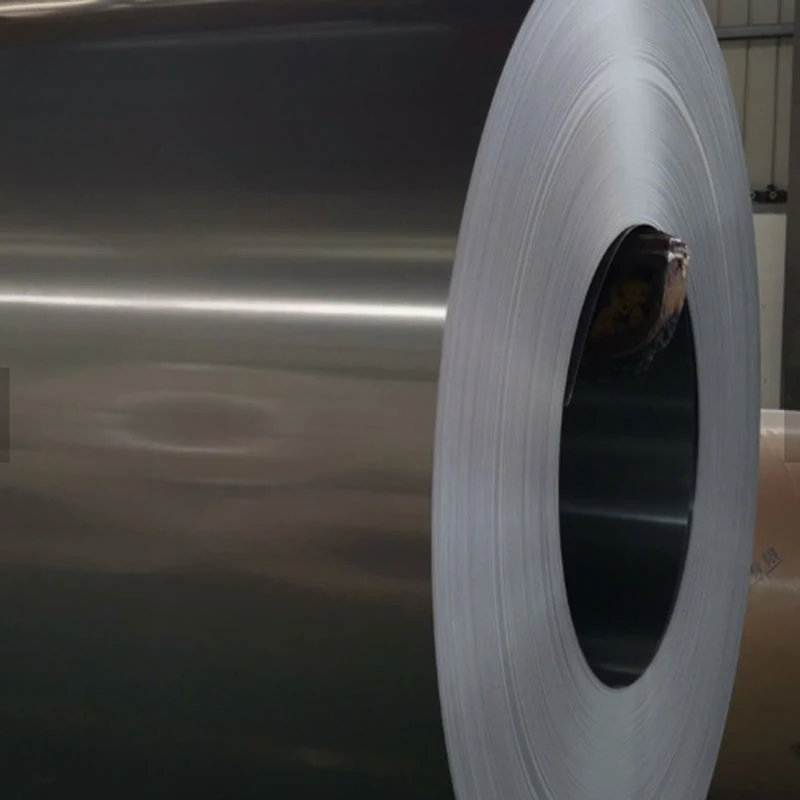 Bobina de fita de aço-silício com revestimento isolante no piso da fábrica