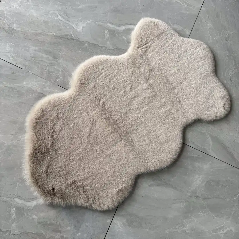 Vista de Alfombra Clásica de Piel Sintética de Conejo