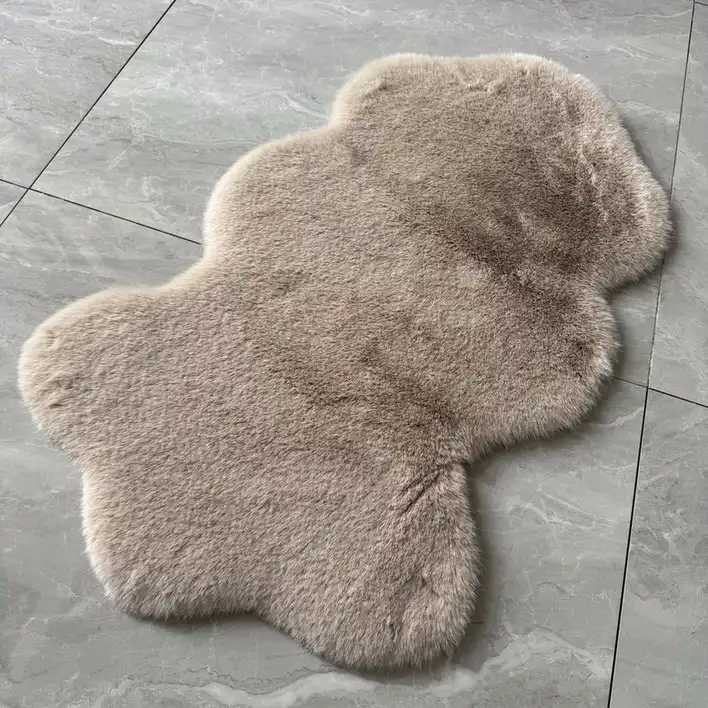 Vista de Alfombra Clásica de Piel Sintética de Conejo