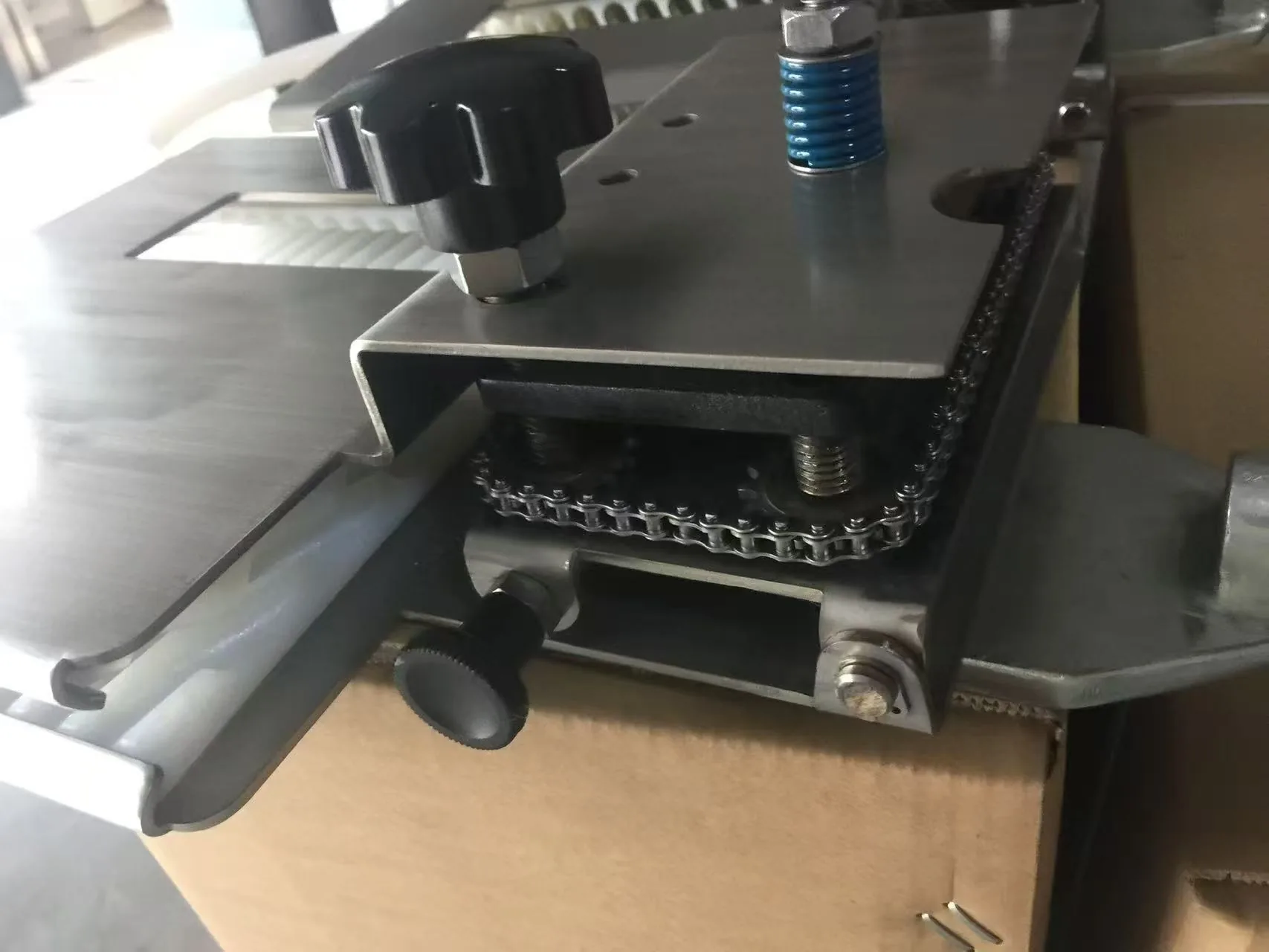 Nylon Selvedge Uncurler and Pinning Device Assembly view 4