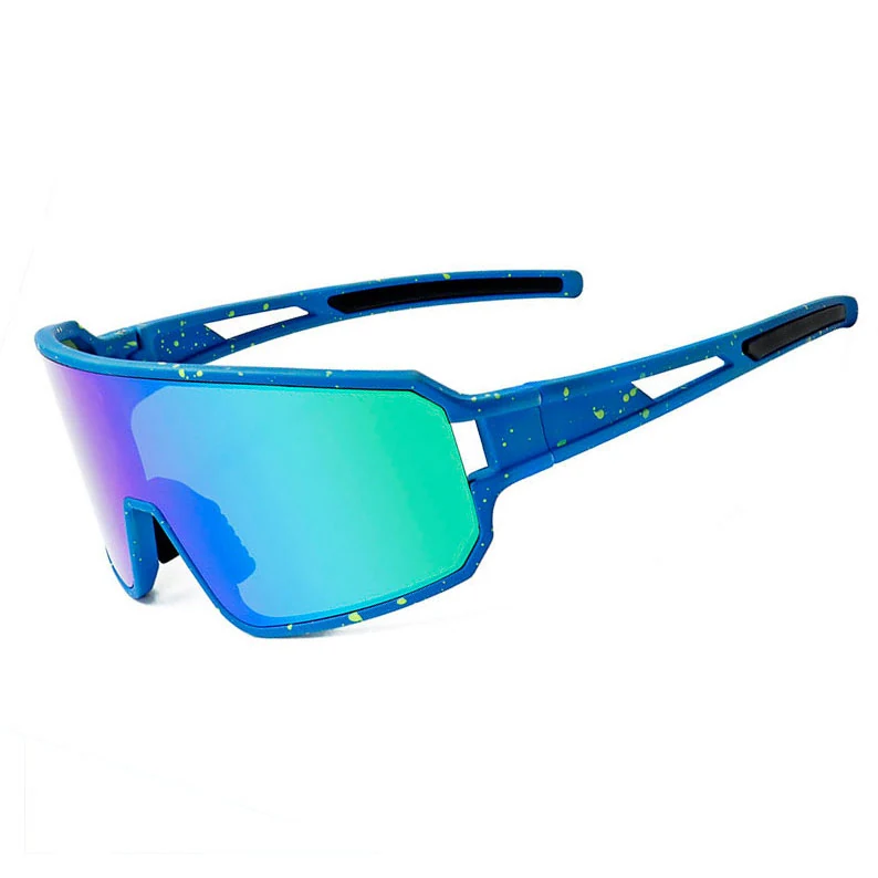 CL-J133 sunglasses worn during outdoor activity with polarized lens reducing glare