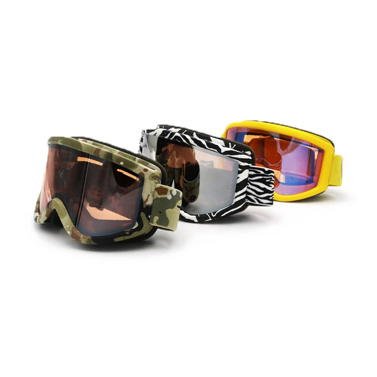 Close-up of the triple-layer sponge foam seal on the MT-Y615 goggle frame