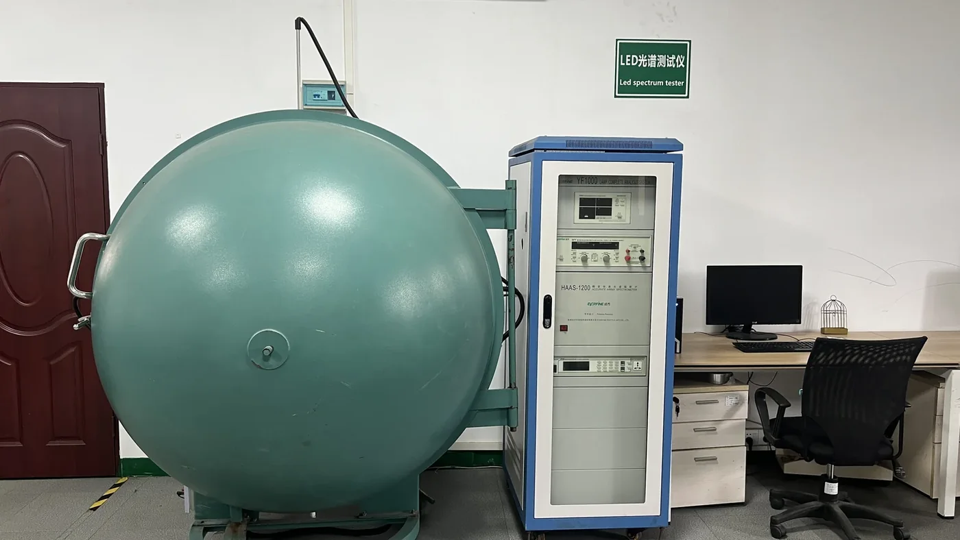 Integrating sphere in the YiYo Lighting laboratory