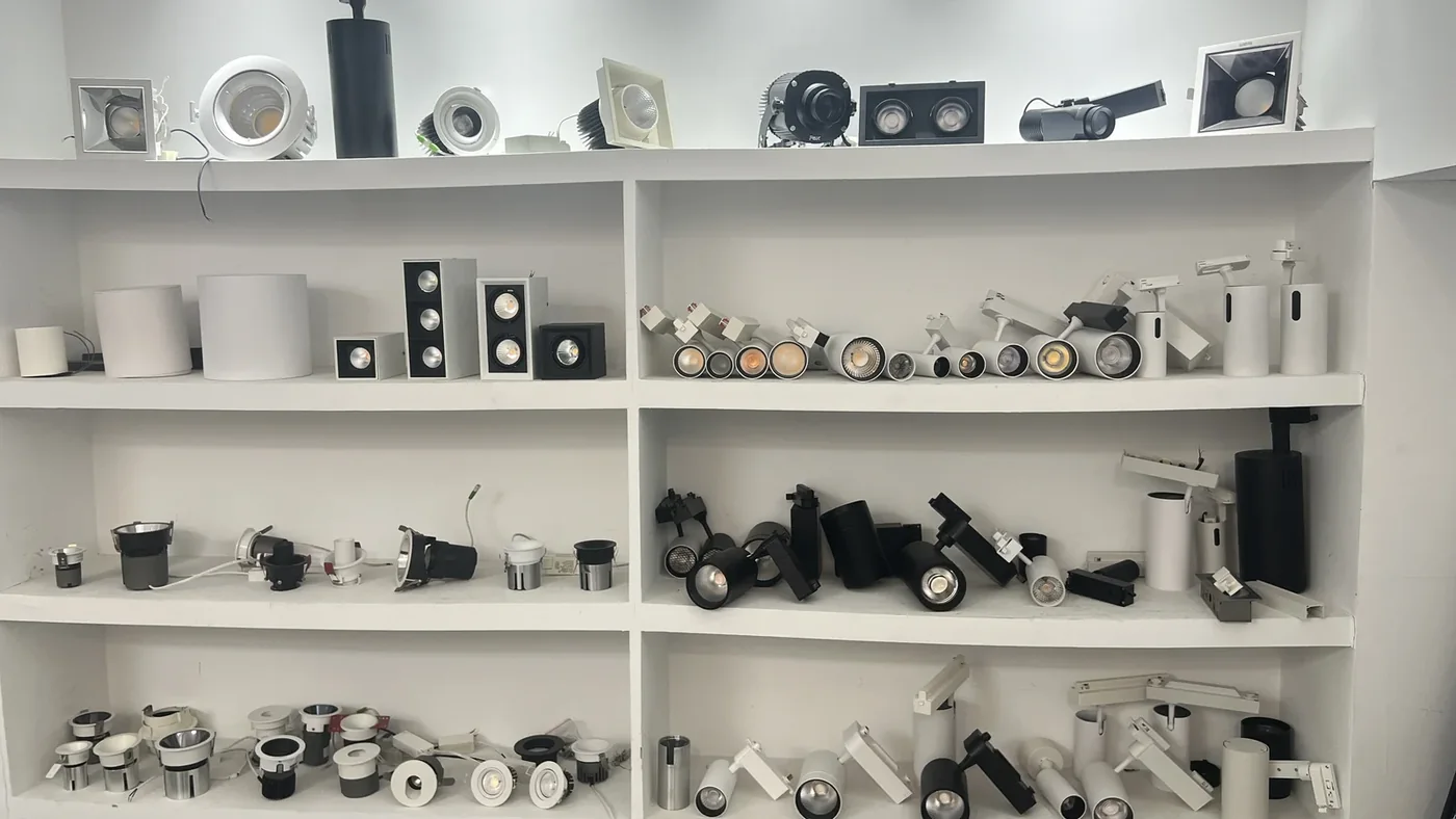 YiYo Lighting showroom in Jiangmen