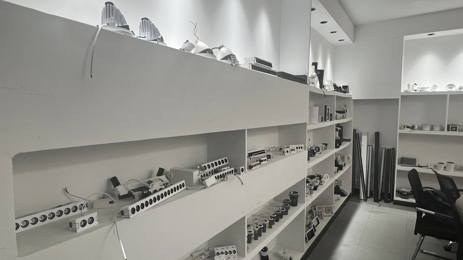 Showroom shelving holding the YiYo Lighting spotlight range