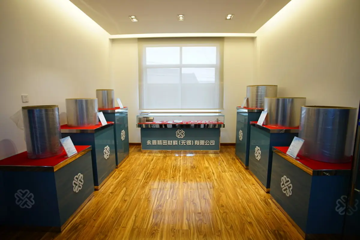 Musterausstellungsraum im Werk Yongxin Wuxi mit rostfreien und kaltgewalzten Bandspulen