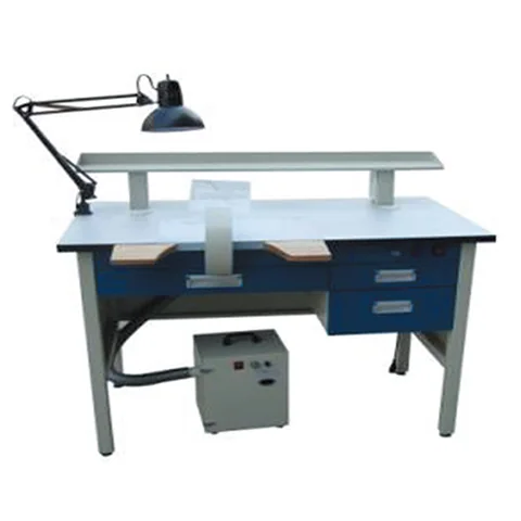 Lab Bech, 독신